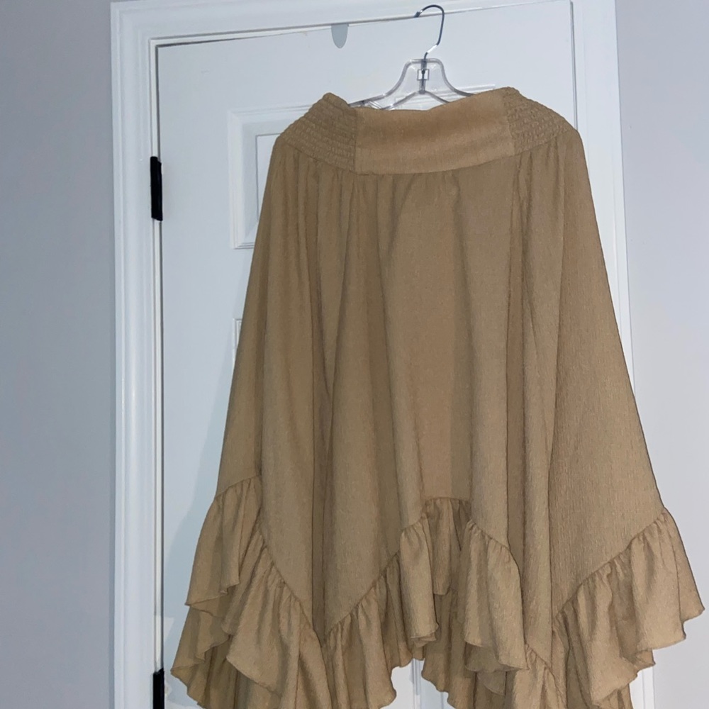 Maxi skirt color tan